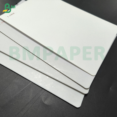 Ultra Ketahanan 2.0mm Hitam Warna Putih Warna Laminated Board Dengan Grey Back