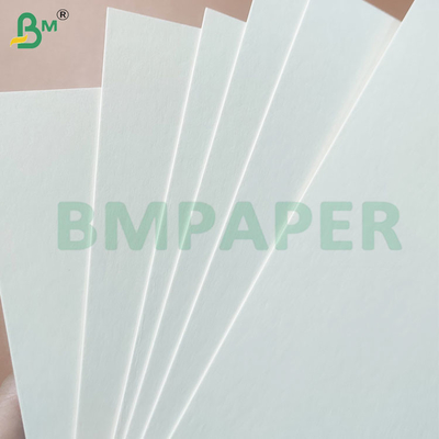 Lembar kertas yang sangat menyerap kelembaban