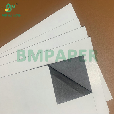300g Black Core Playing Card Paper Dua Sisi Putih Lapisan Digital Printing Cardboard