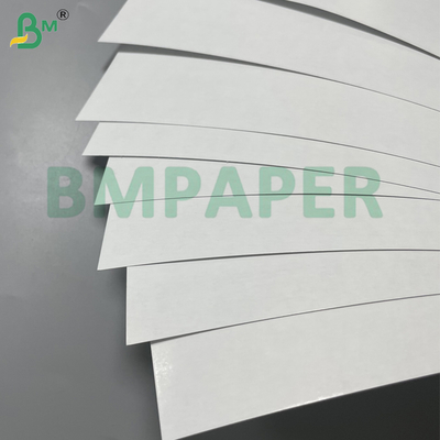 Kertas Permainan Kartu Hitam / Biru Inti Dilapisi Gloss Ganda Kekakuan Tinggi 300gsm 320gsm 50*70cm
