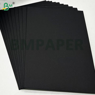 Kertas Kartu Hitam 180gsm 230gsm Untuk Label Pakaian Kekakuan Baik 70 x 100cm