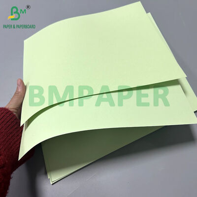 Kertas Bristol Hijau Muda 300gsm 350gsm Permukaan Halus Untuk Kemasan Hadiah 571 x 724mm